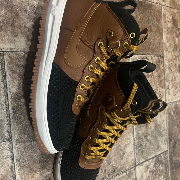 Nike Air LF1 - Picture 1 of 5